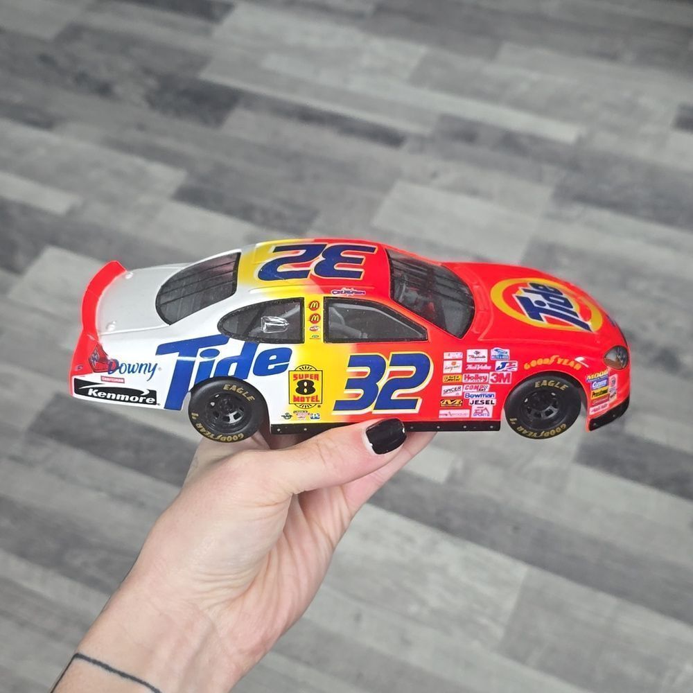 Diecast Model Car Tide #32